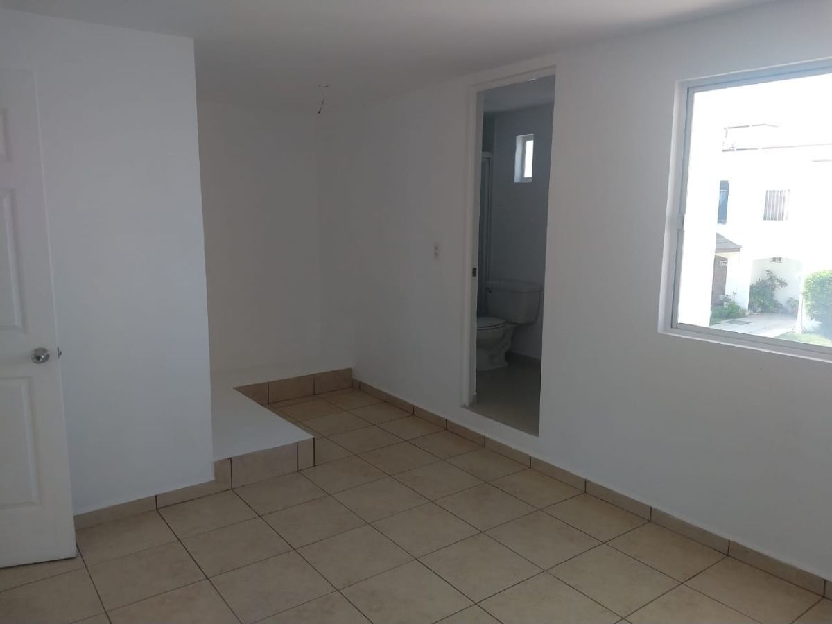 15 de 28: Recamara principal con vestidor. 