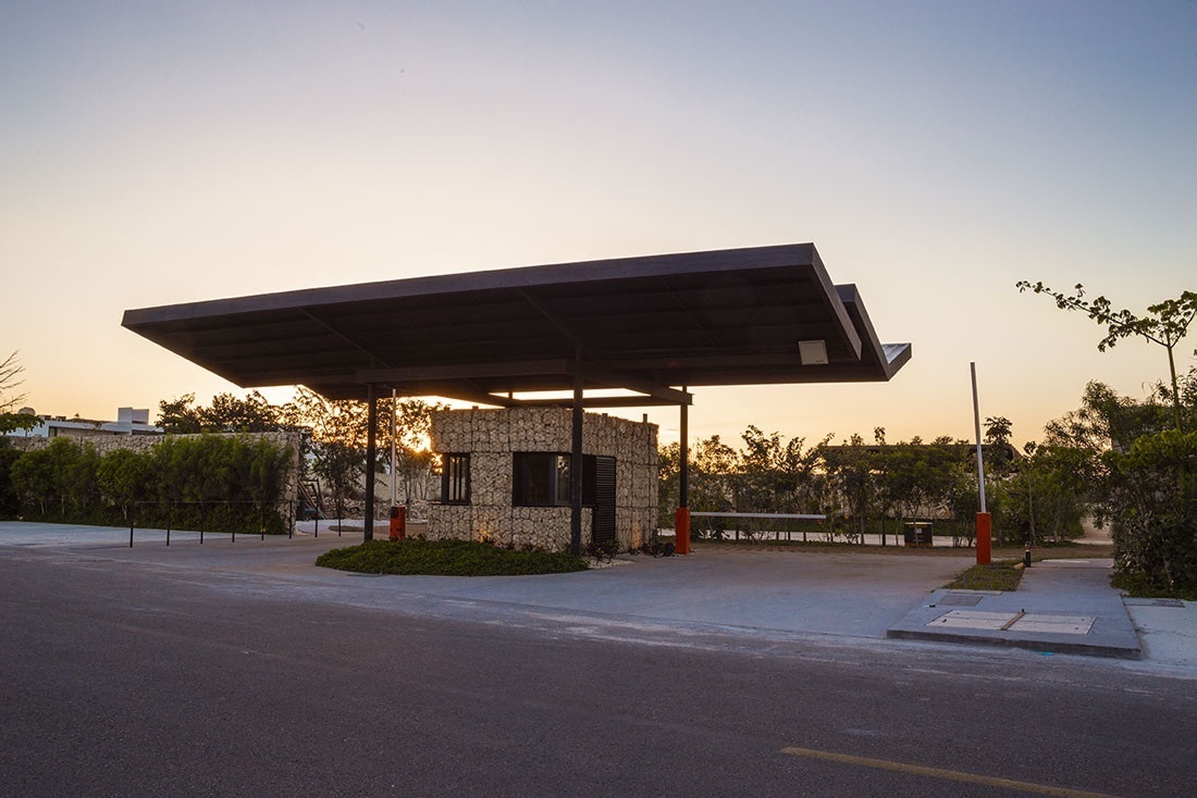 4 de 21: Pórtico de Acceso