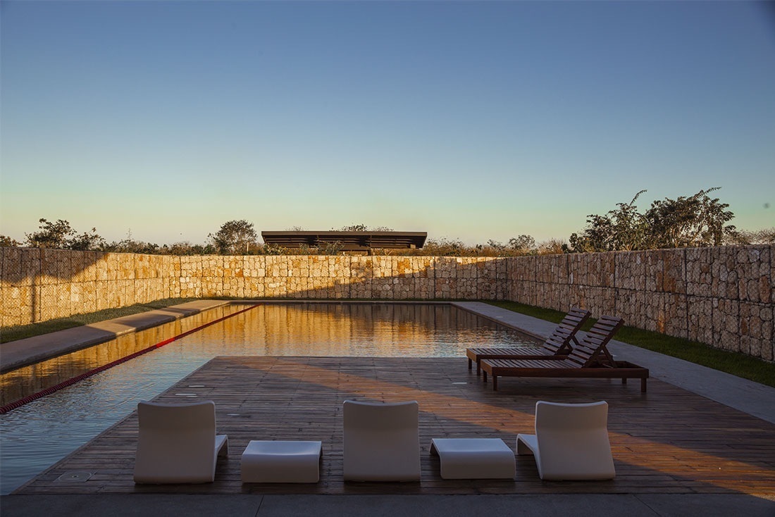 7 de 21: Piscina con Asoleadero