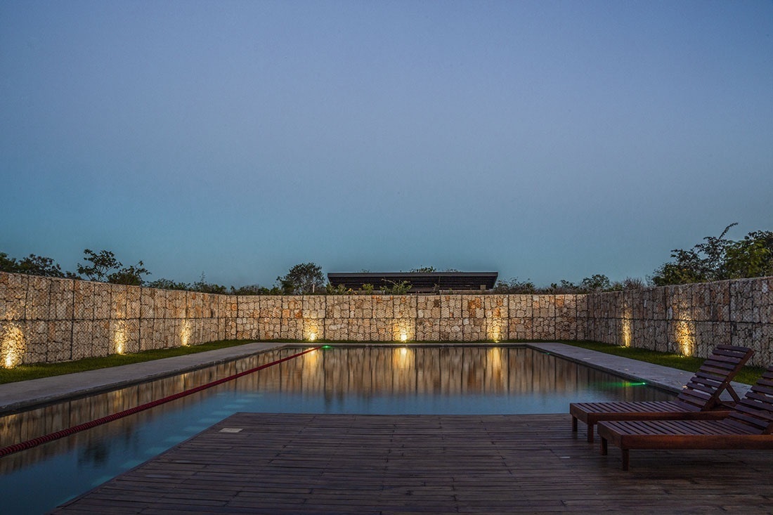 8 de 21: Piscina con Asoleadero