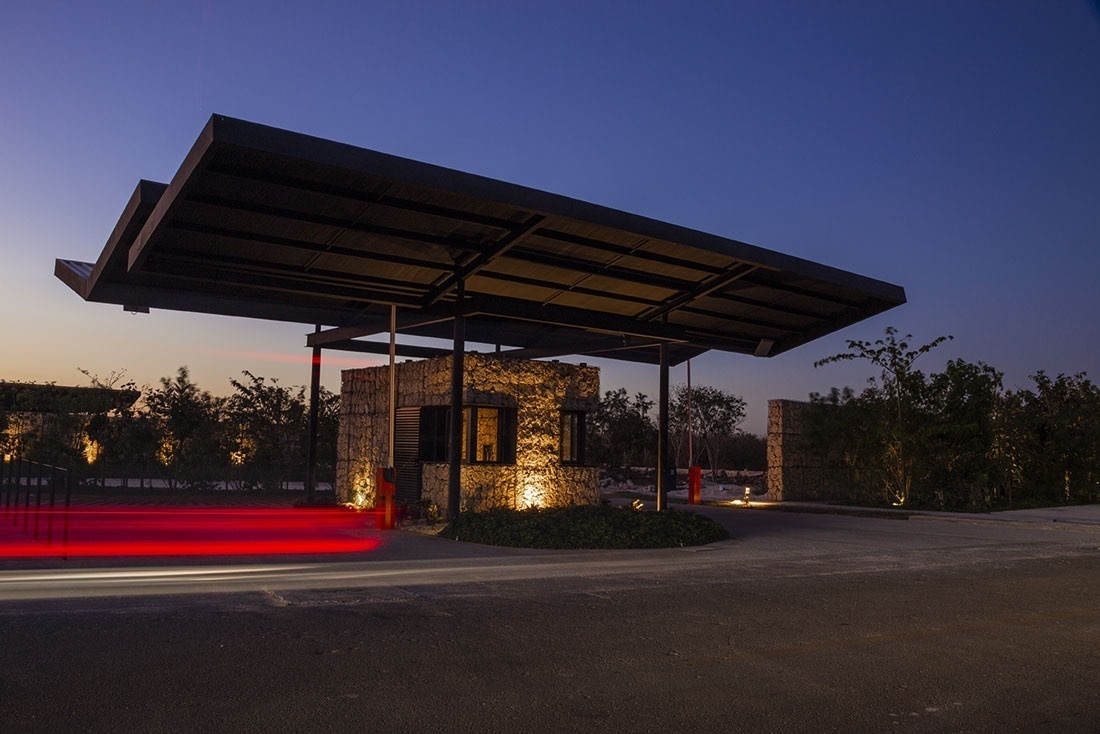 3 de 21: Pórtico de Acceso