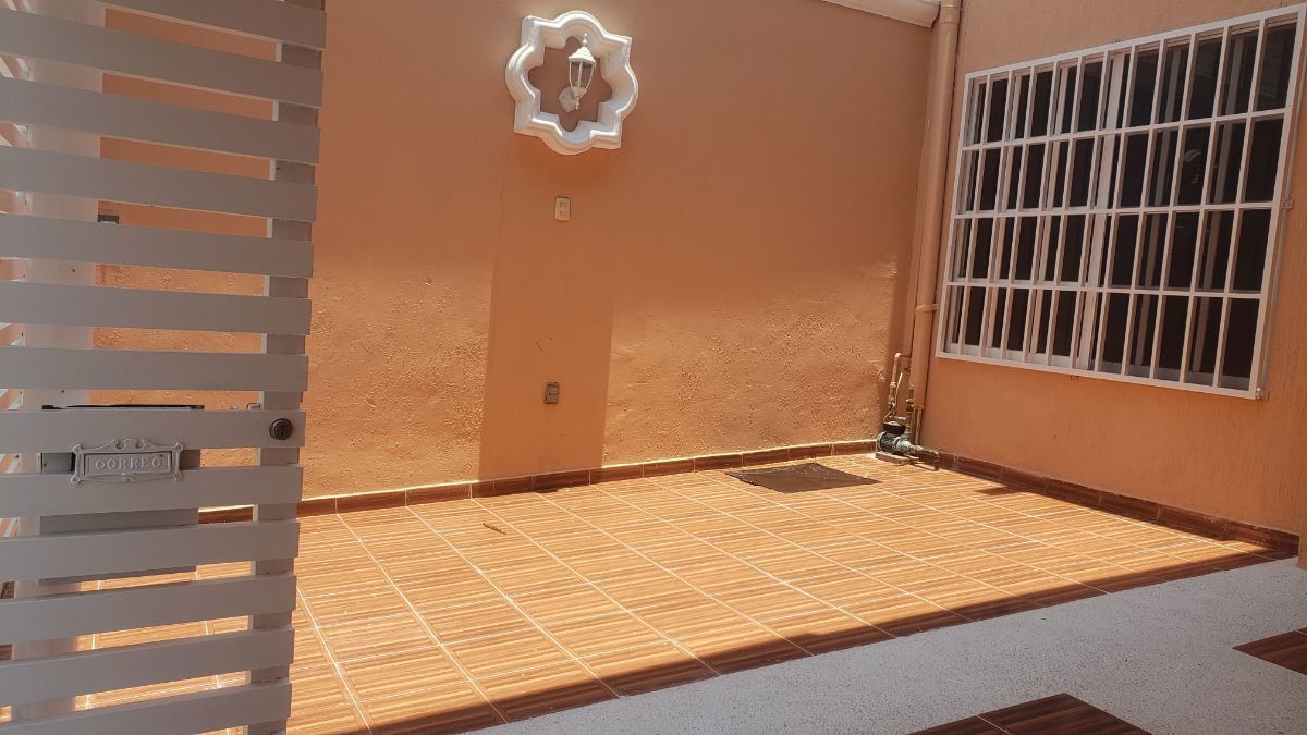 CASA REMODELADA EN VENTA EN LOMAS DEL SAUCE ZONA SUR OTE DE TUXTLA