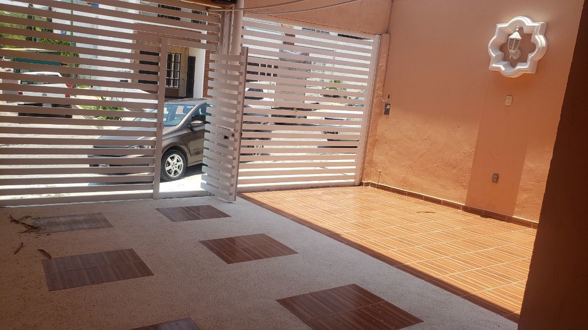 CASA REMODELADA EN VENTA EN LOMAS DEL SAUCE ZONA SUR OTE DE TUXTLA