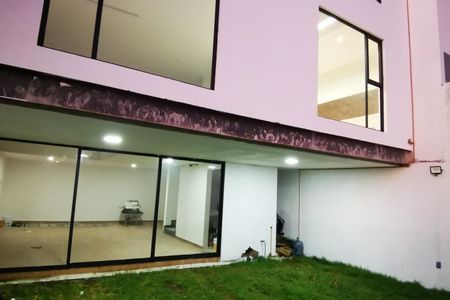 Hermosa Residencia en El Condado, Doble Altura, Sótano, Jardín, Family Room