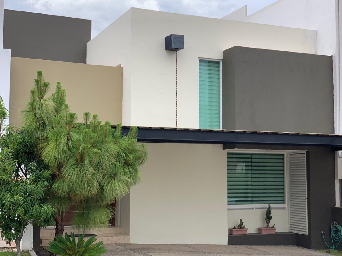 Hermosa casa en venta Cumbres del Cimatario, Querétaro | EasyBroker