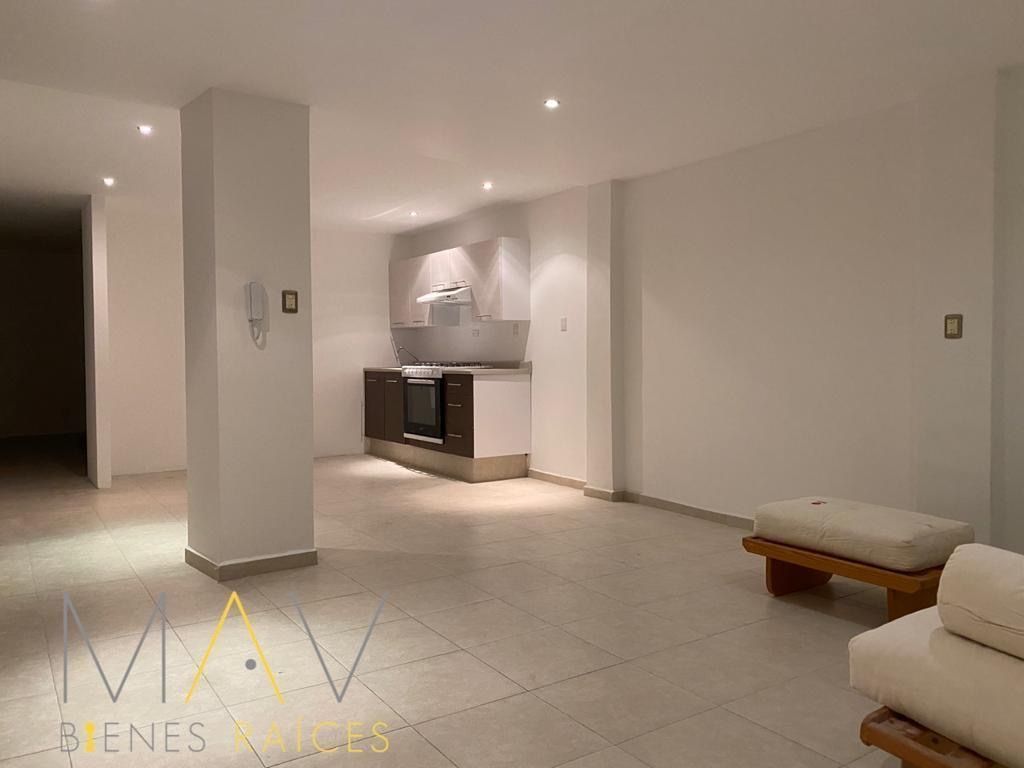 1 of 8: Sala/comedor