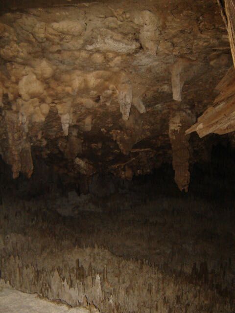 3 de 15: Agua cristalina en las grutas