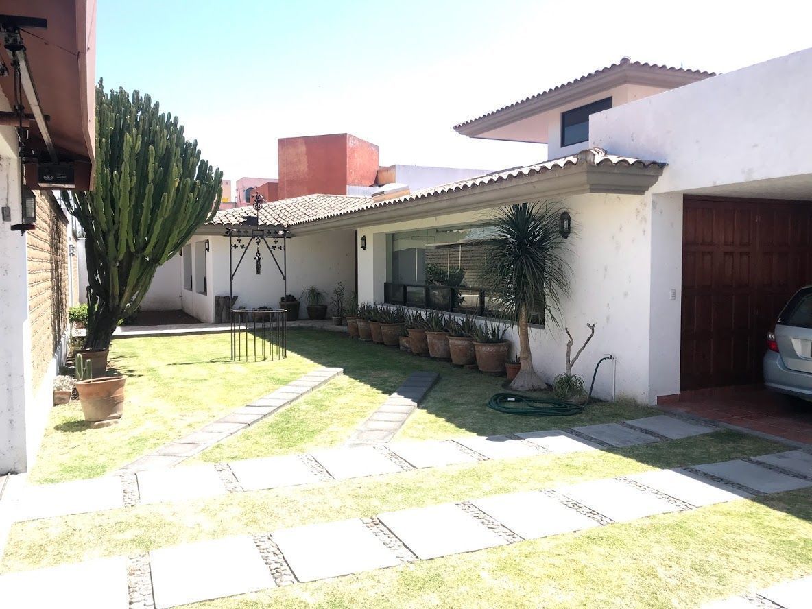 Vende Excelente Casa Atrás de la Pirámide de Spersa, Cerca de UDLAP y