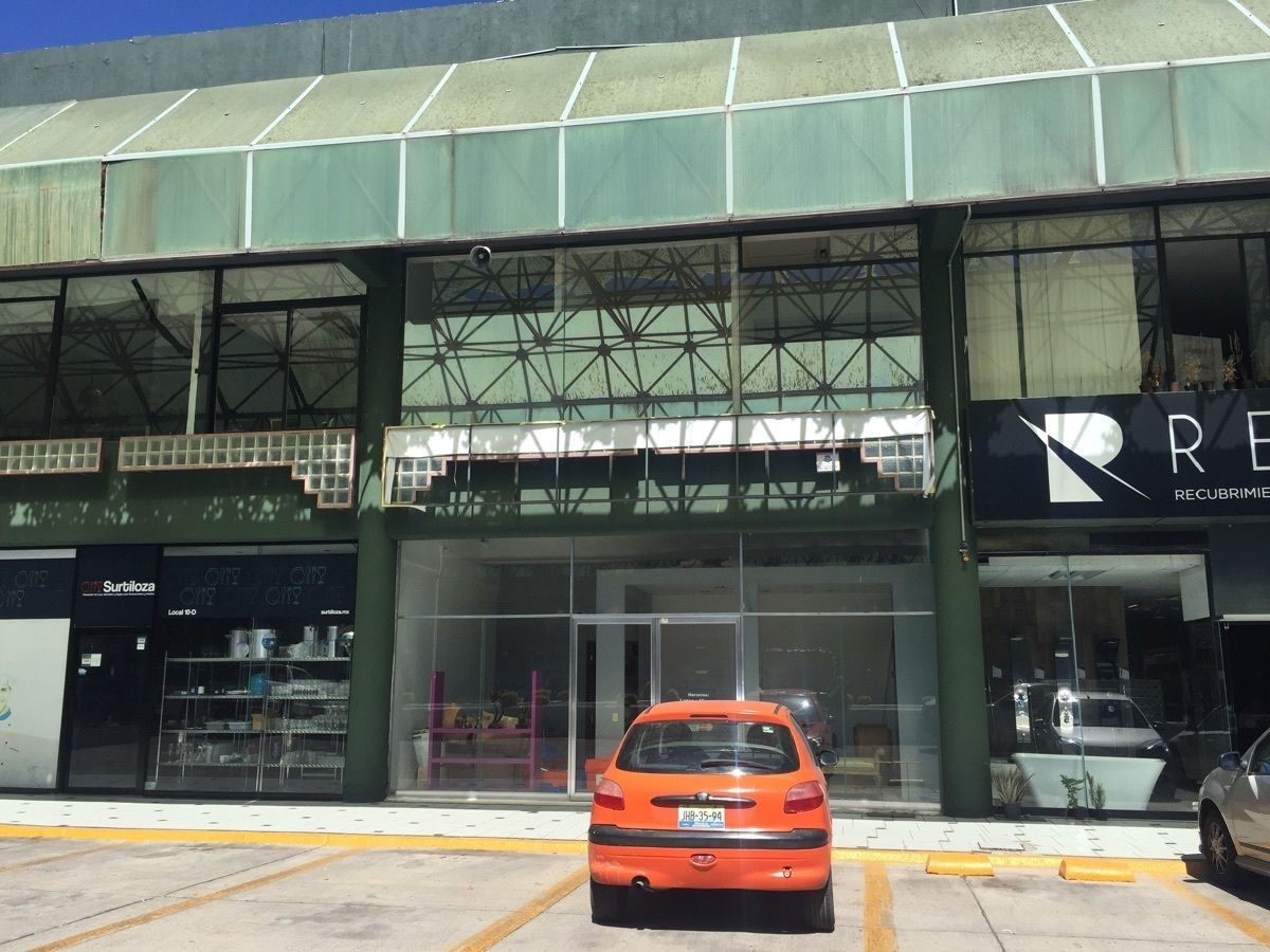 1 de 38: Lugar para estacionar frente al local
