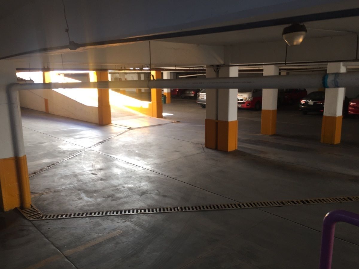 38 de 38: estacionamiento subterráneo