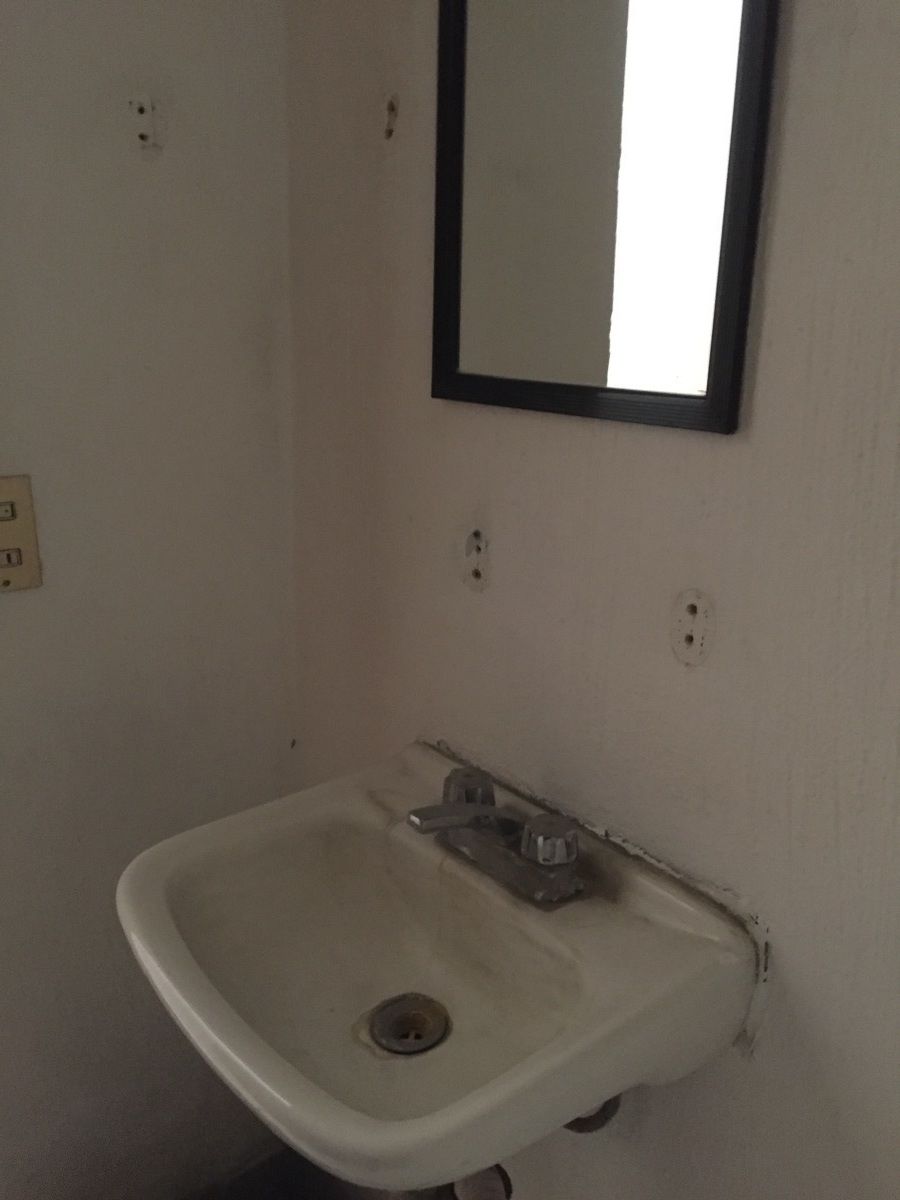 29 de 38: medio baño en planta alta