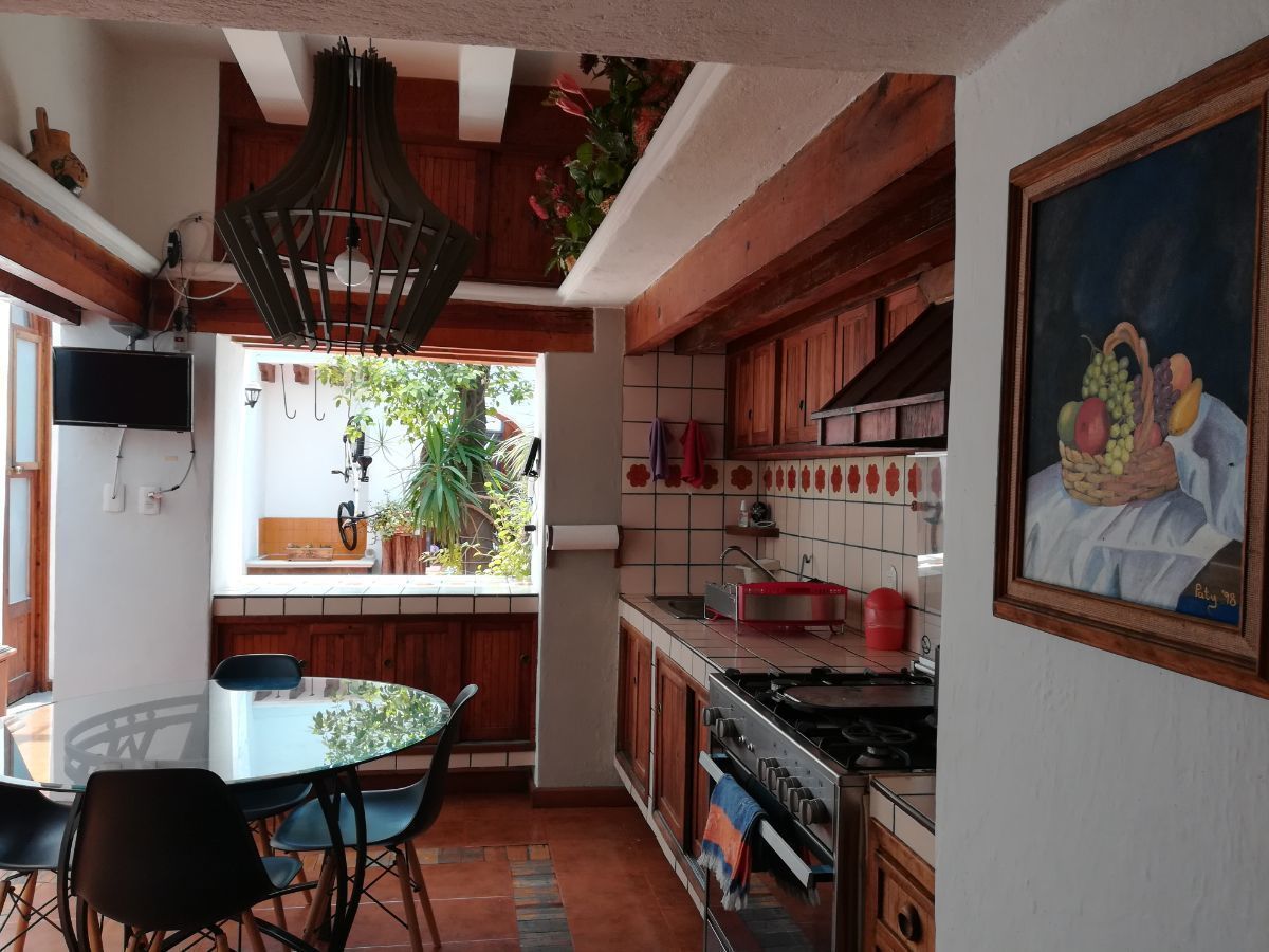 1 de 14: cocina  con vista al patio central
