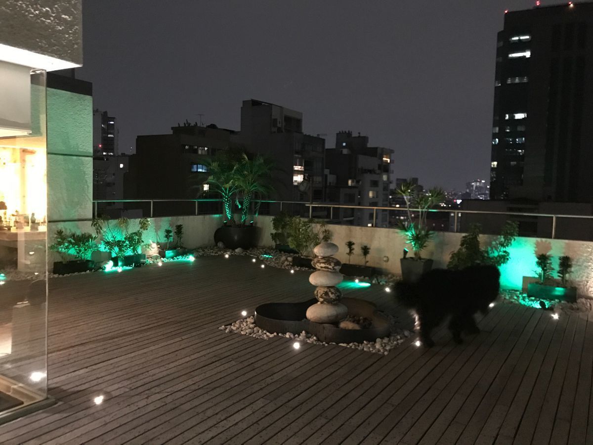 9 de 19: Terraza privada vista de noche con iluminacion