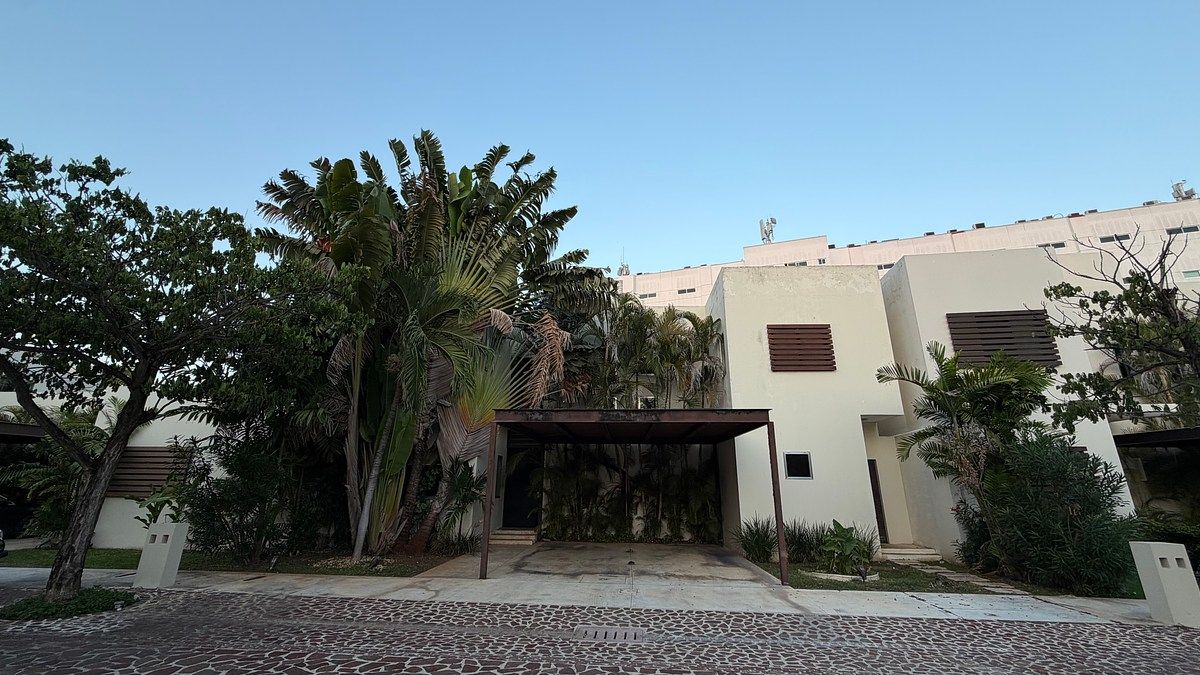 CASA EN RENTA EN BOSQUES DE ALTABRISA, foto 1 de 29