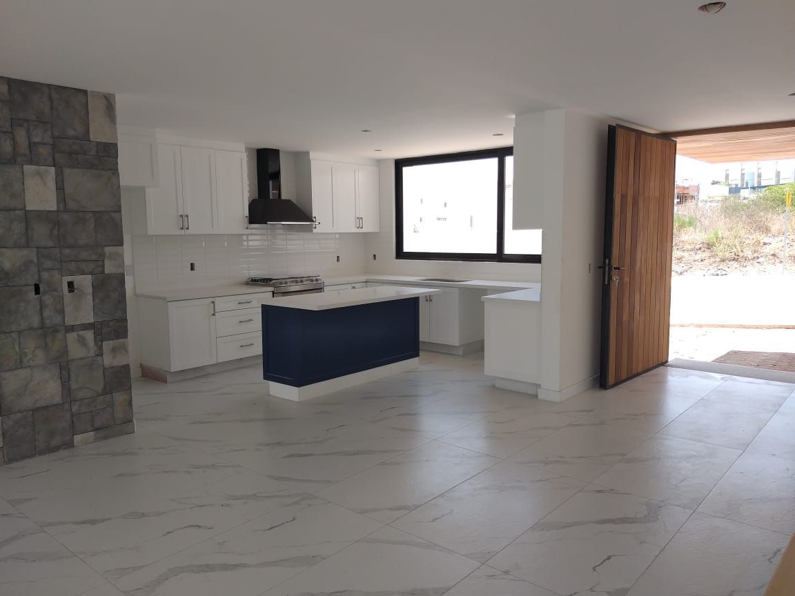 3 de 27: COCINA Y COMEDOR