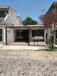 Casa en venta en Miramar, remodelada.