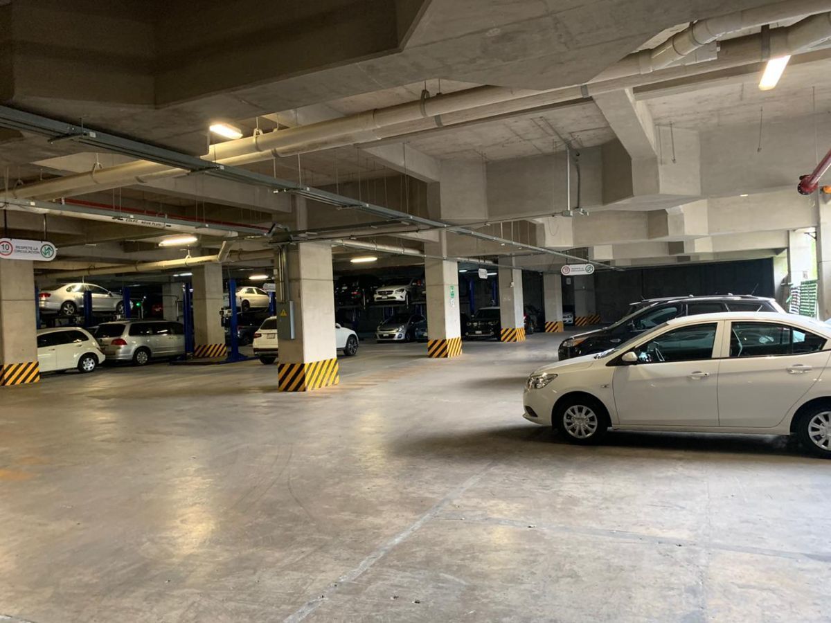 29 de 31: ESTACIONAMIENTO 