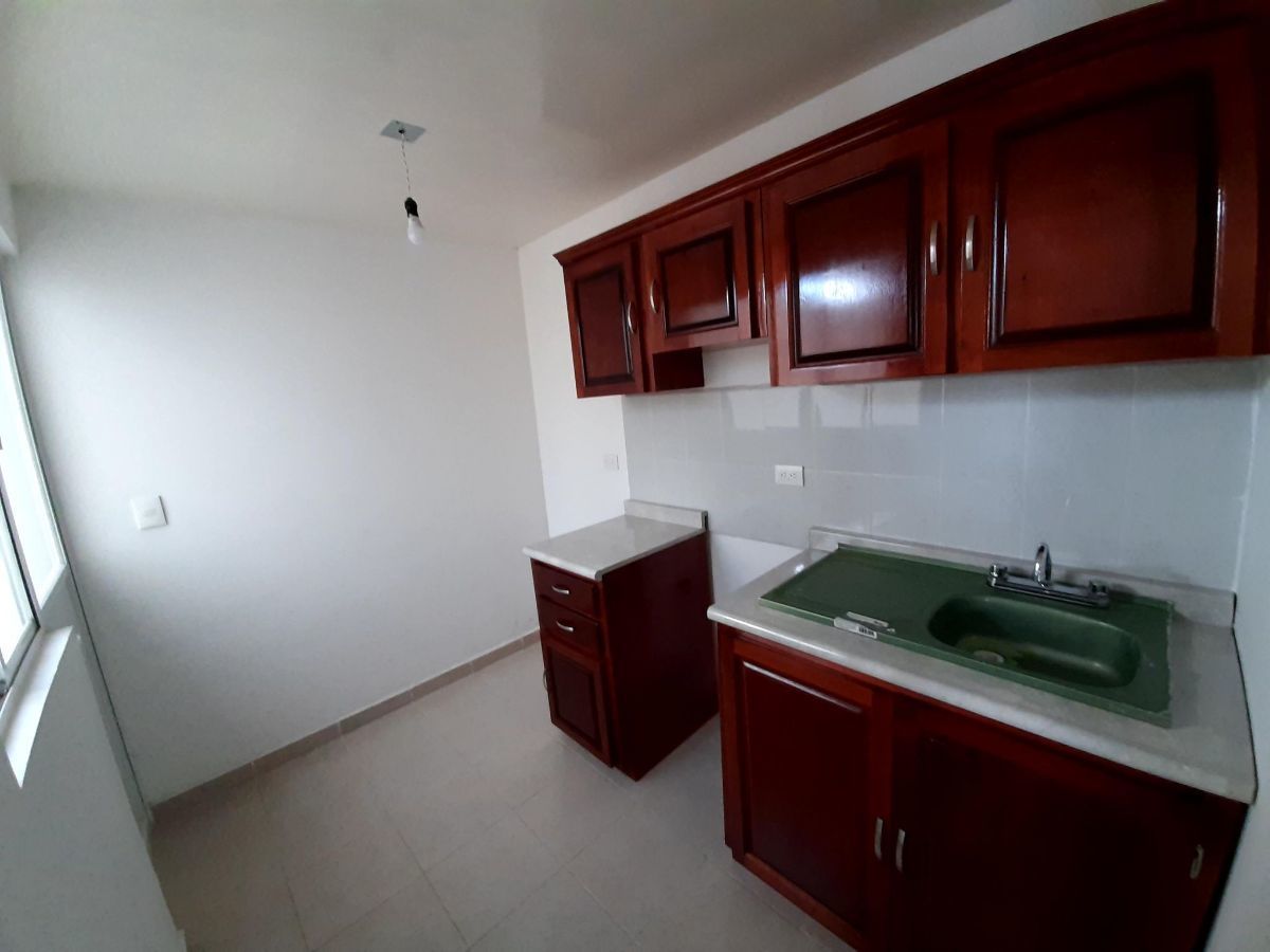 5 de 16: Cocina integral completamente nueva.