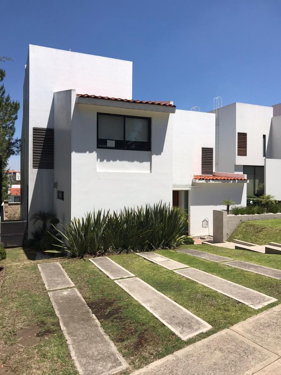 VENTA DE CASA EN FRACCIONAMIENTO REAL ESMERALDA