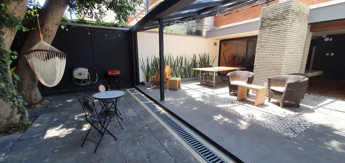 8 de 13: terraza y zona de juegos