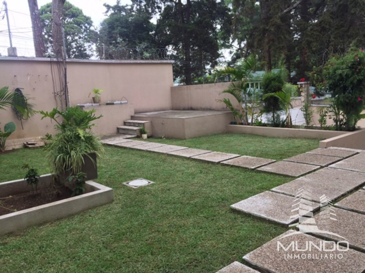 8 de 13: Amplio Jardin