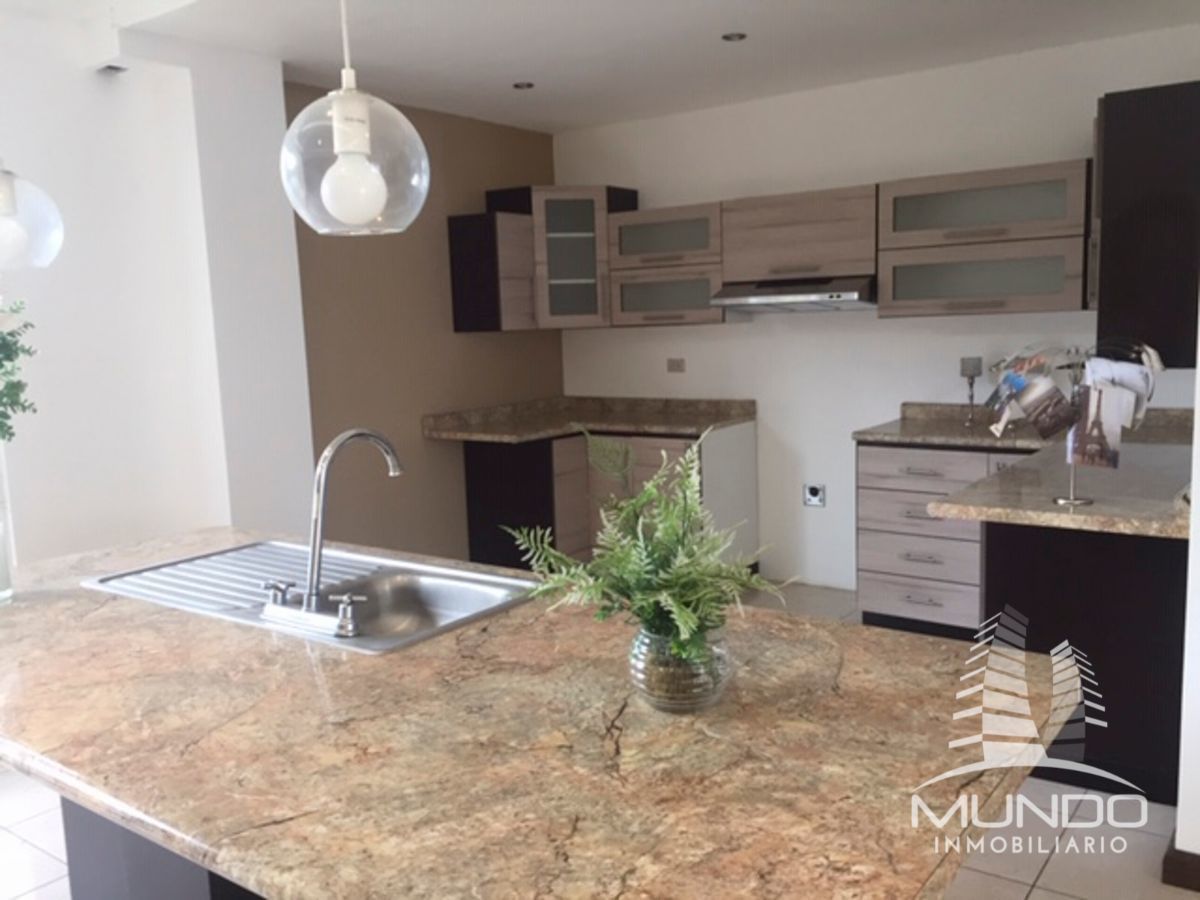 2 de 13: Amplia Cocina