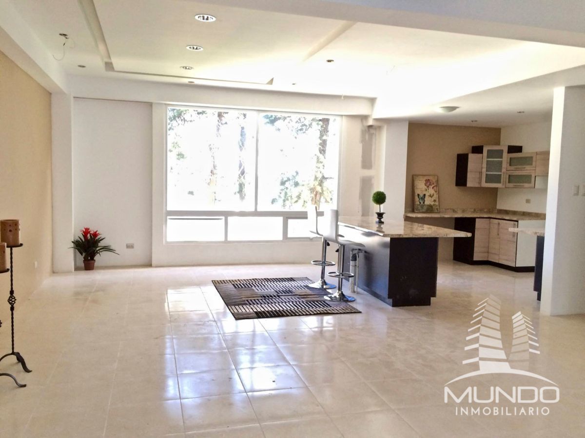 5 de 13: Amplia sala y comedor