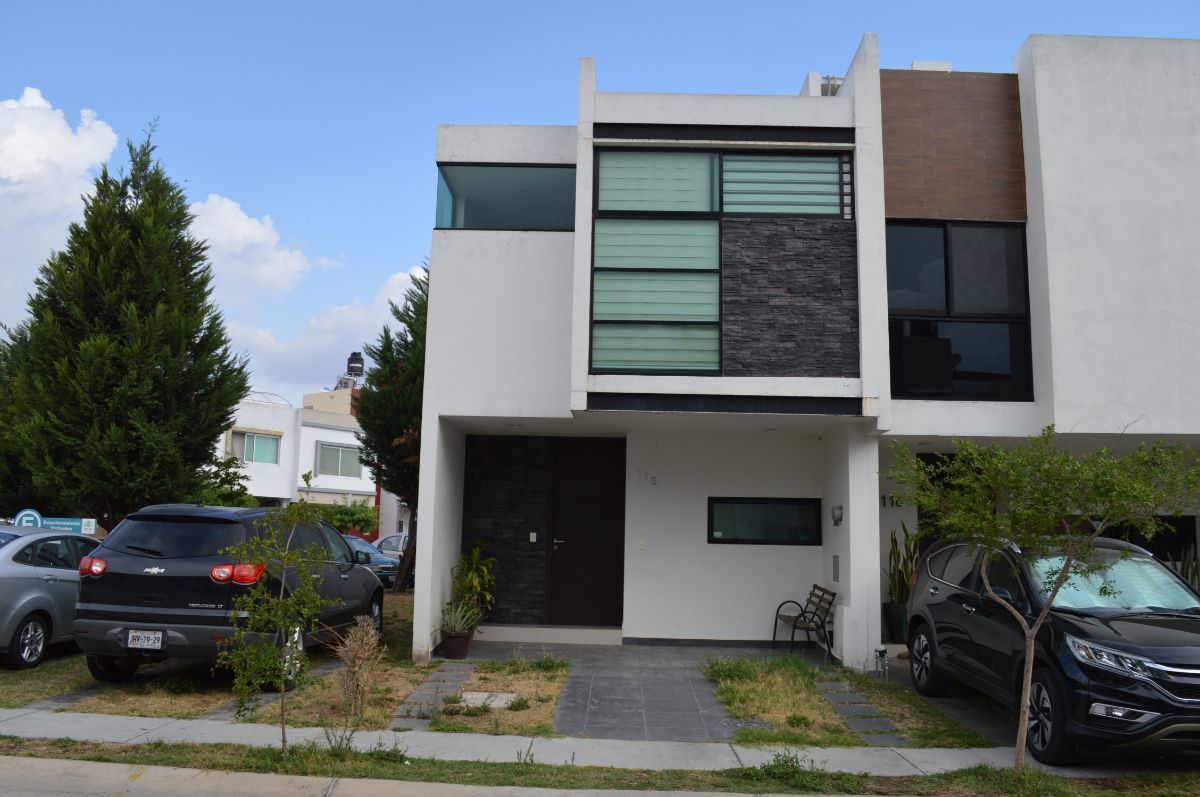 2 de 25: FACHADA PRINCIPAL