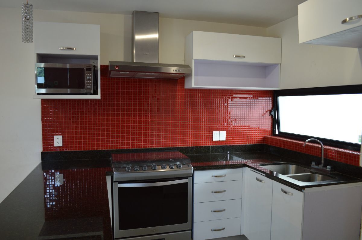 3 de 25: COCINA TIPO PENINSULA