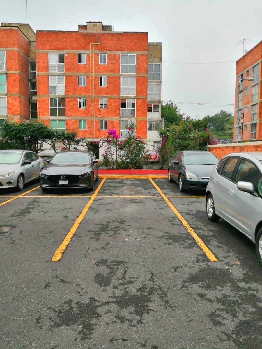 5 de 13: 2 lugares de estacionamiento 