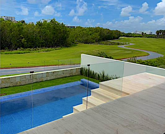 AllProperty - Casa de 5 recamaras con alberca vista al campo de golf en venta en Puerto Cancun