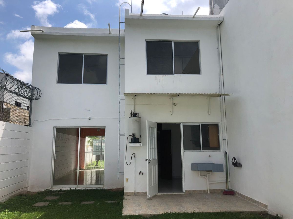 CASA EN RENTA O VENTA EN FRACCIONAMIENTO BOSQUES DE LA TRINIDAD, TUXTLA GTZ  | EasyBroker