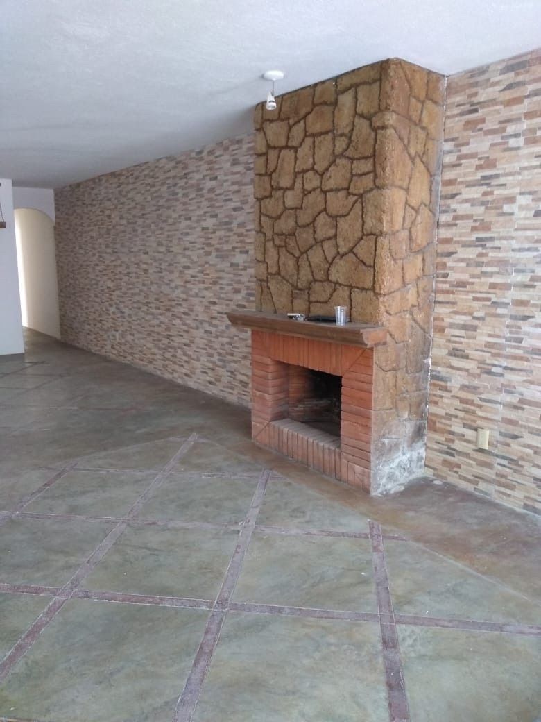 2 de 14: Estancia con chimenea 
