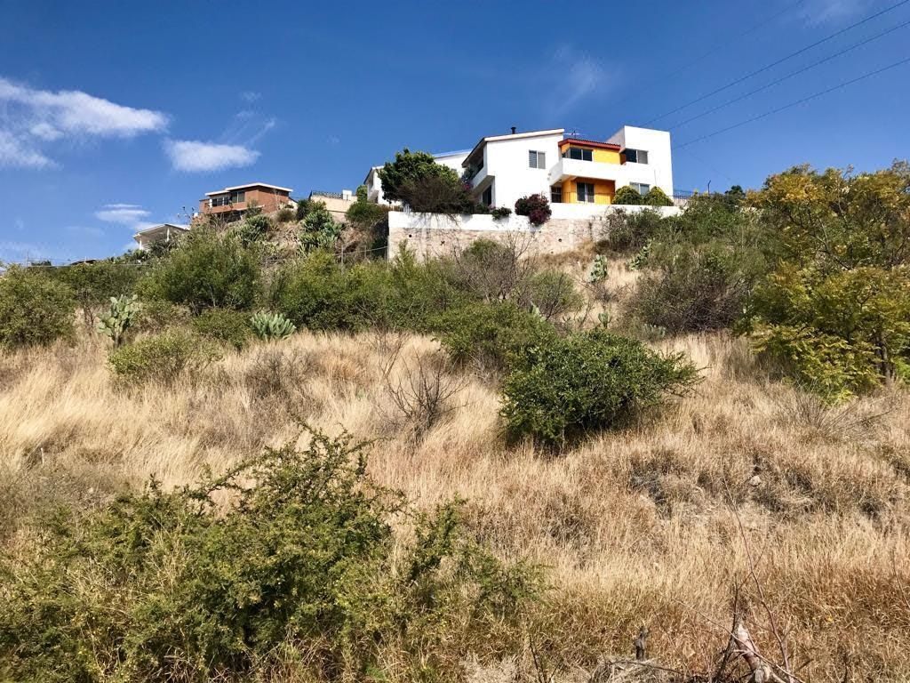 Terreno en Venta en calle cerrada con 2 frentes, Loma Dorada Queretaro