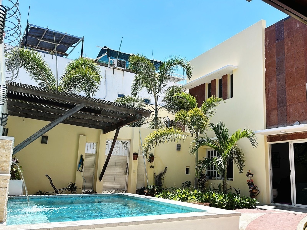Hermosa Casa con Alberca en Venta en Residencial el Campanario Manzanillo