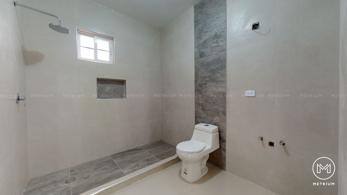 7 de 13: Baño de recamara principal