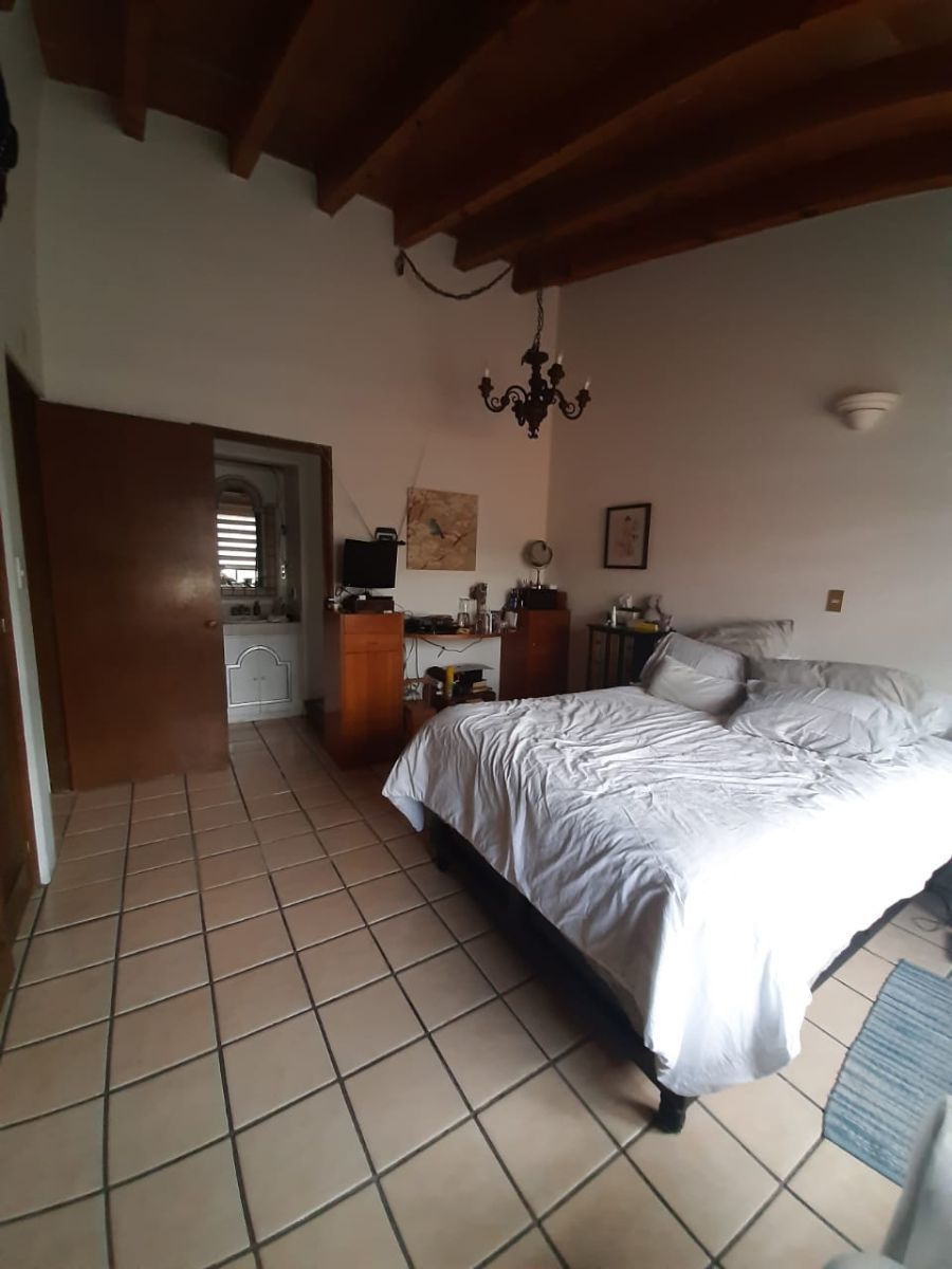 7 de 12: Recamara principal amplia con baño privado