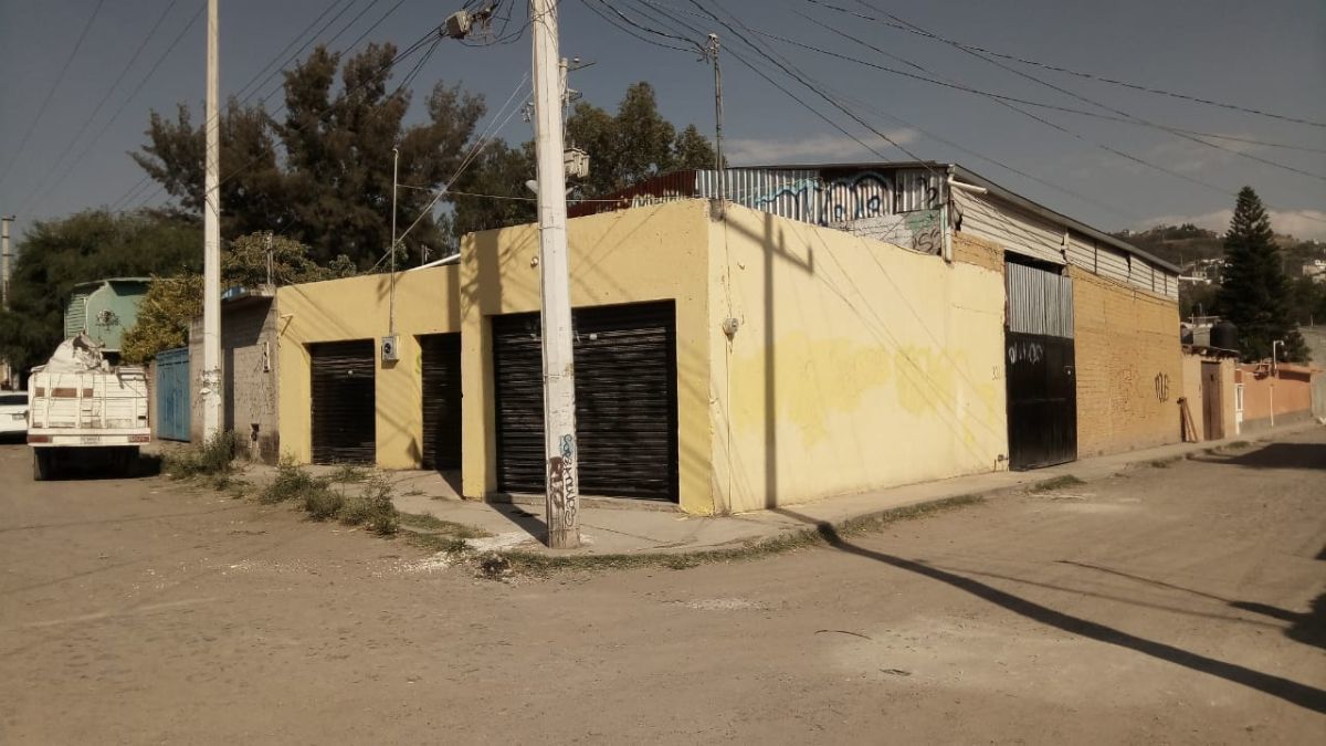 3 de 5: Bodega en esquina