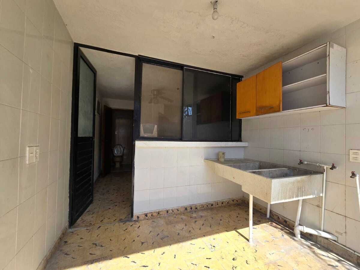 19 de 45: AREA DE LAVADO Y CUARTO DE SERVICIO CON BAÑO