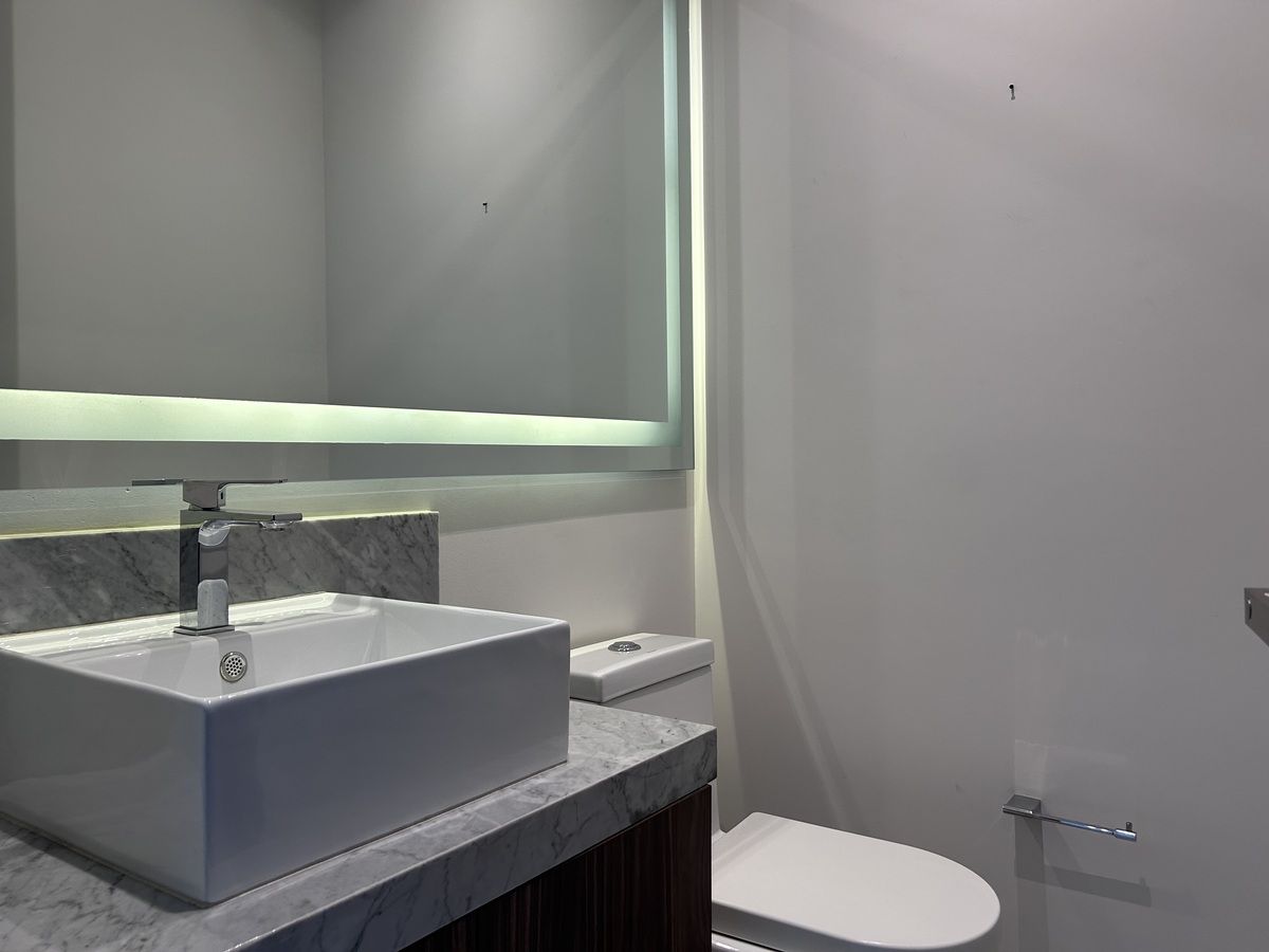 5 of 33: Medio baño visitas