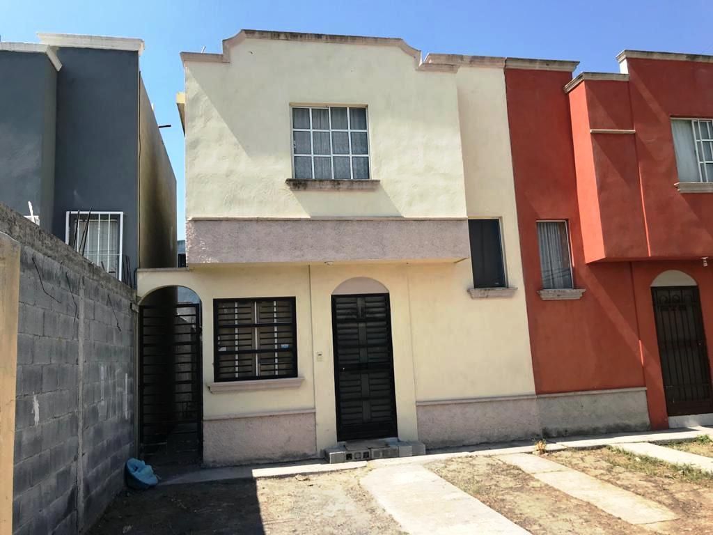 CASA EN VENTA (839) COL. BALCONES DE ZIRANDARO JUAREZ N. L.