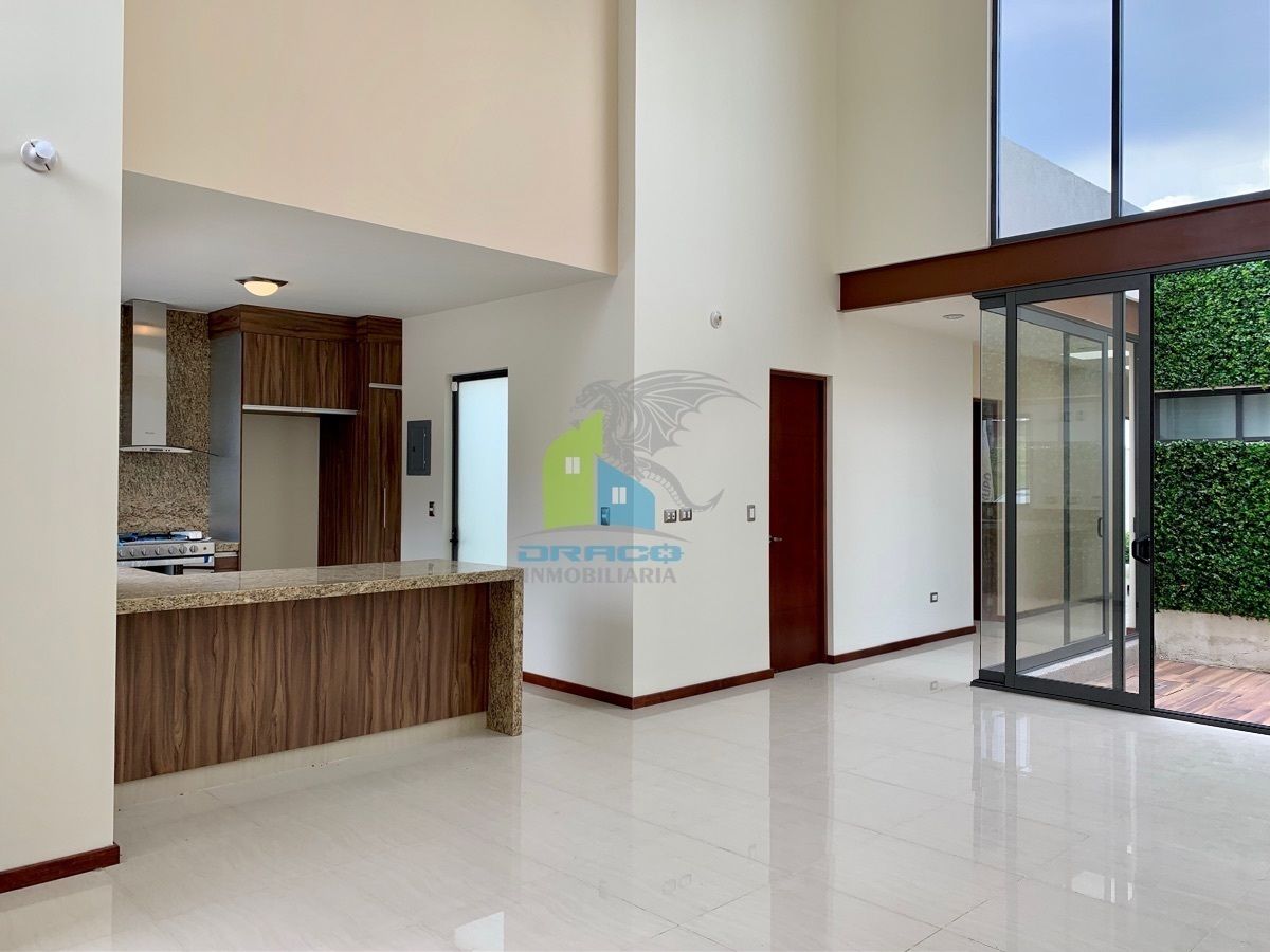 Casa en condominio en Juriquilla, Querétaro, foto 2 de 39