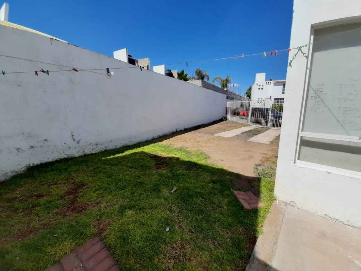 7 de 8: Jardín, (terreno excedente)