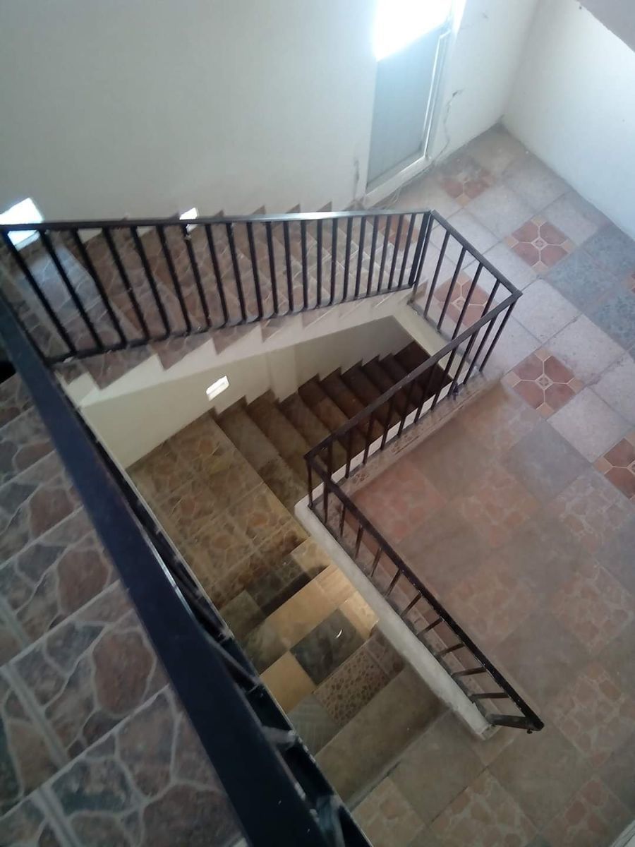 12 de 14: Escaleras centrales
