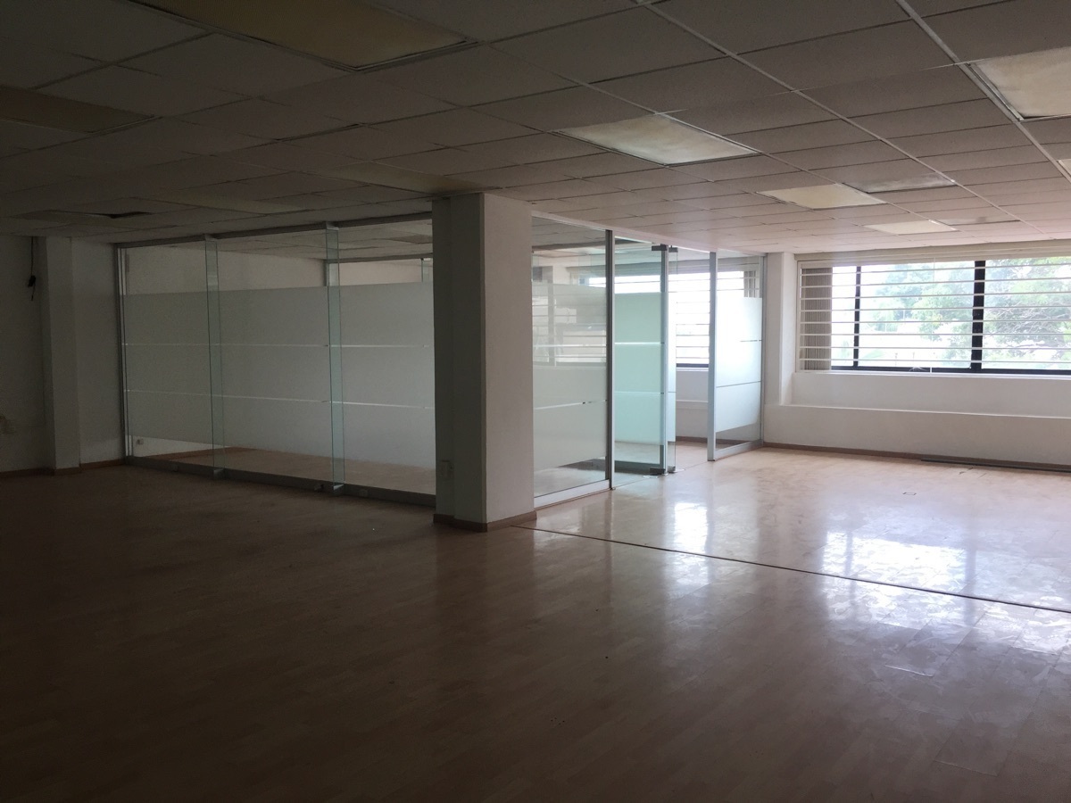 2 de 29: oficinas amplias con piso laminado