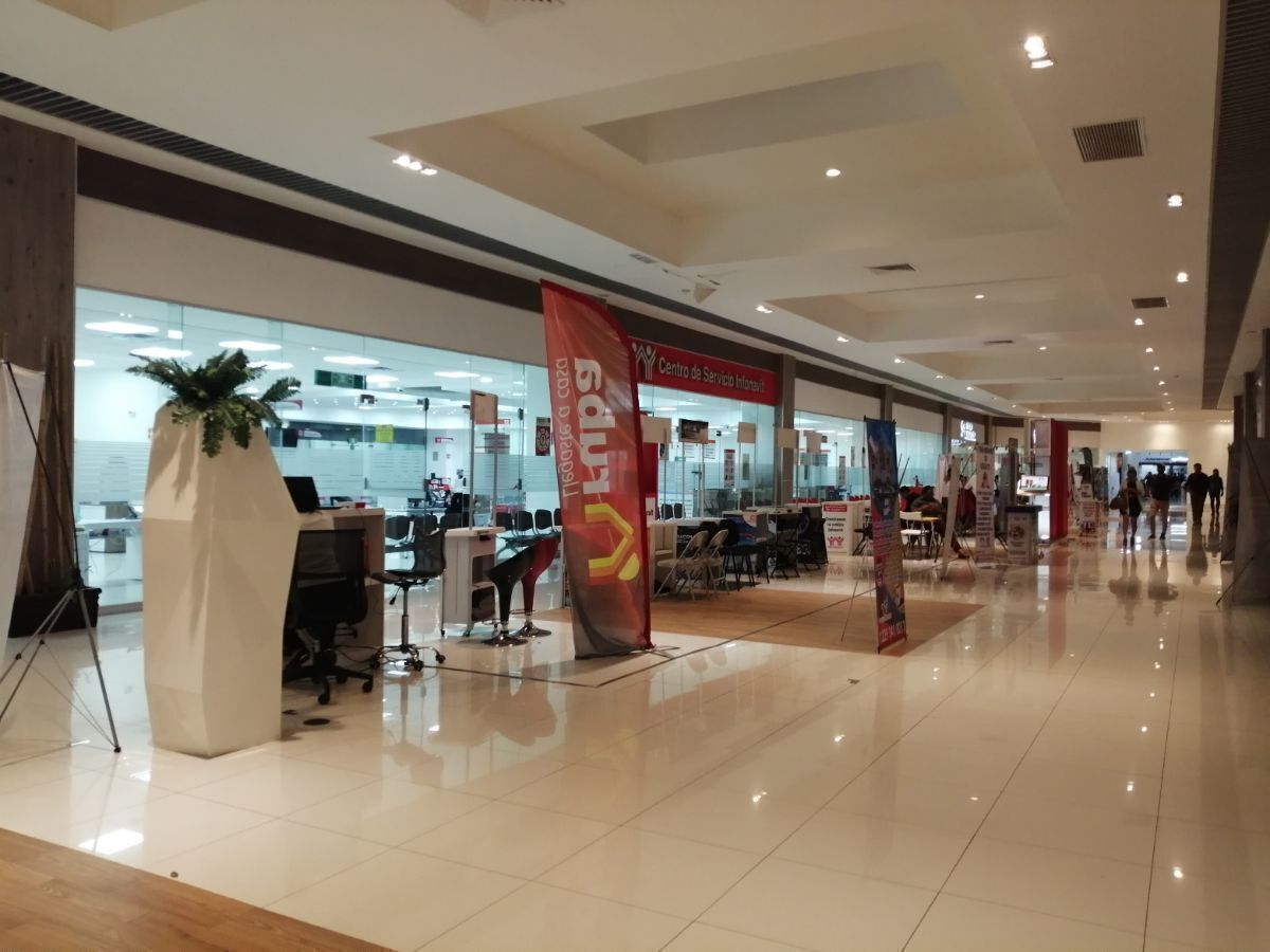 Local de 68m2 en renta en Plaza Mocambo Select. BOCA DEL RÍO, VERACRUZ.