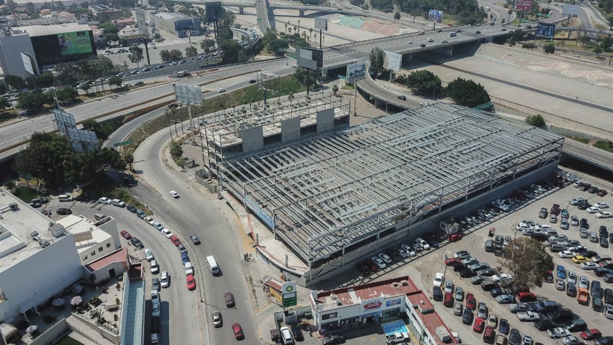 Edificio en la Linea Internacional San Ysidro