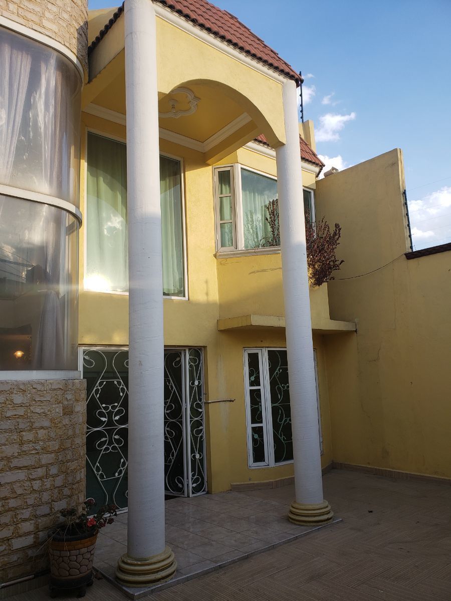1 of 21: Fachada