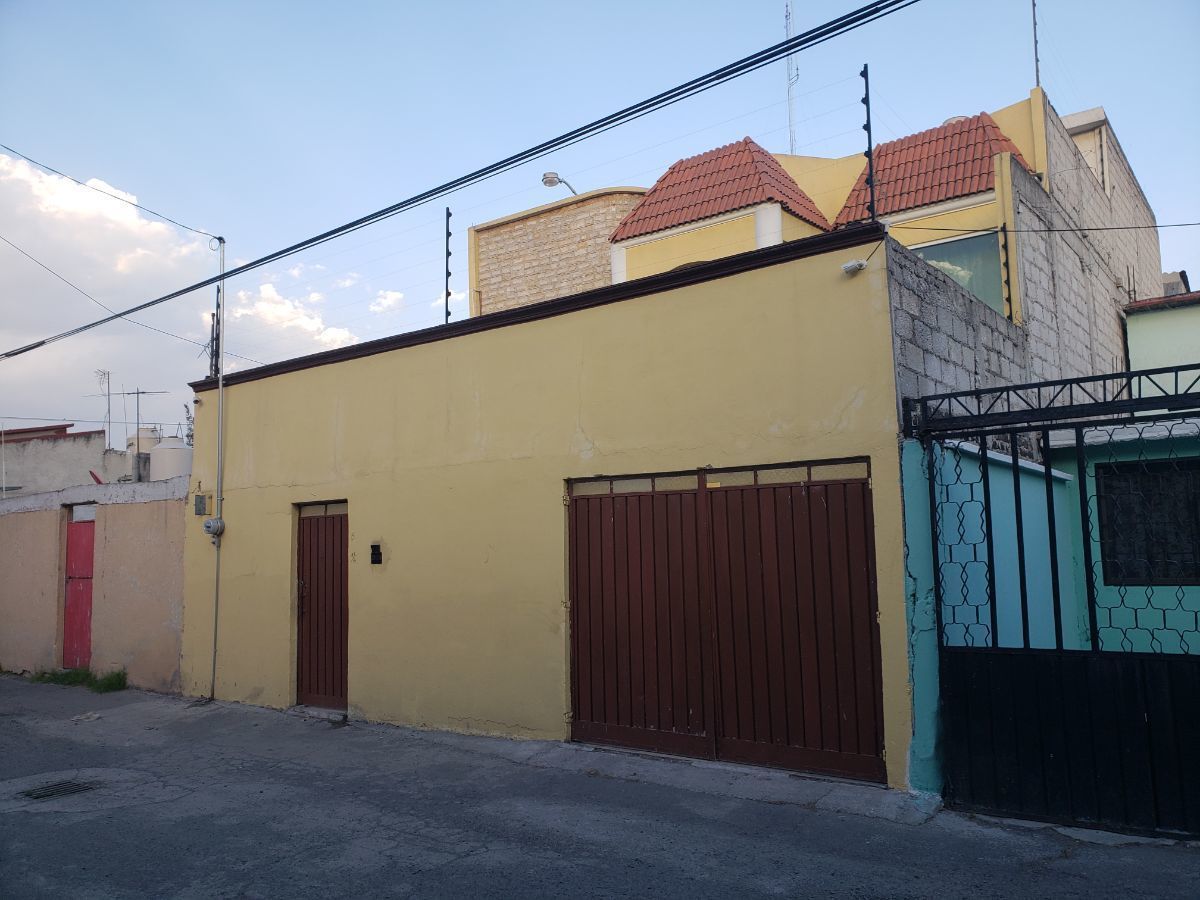 4 of 21: Fachada principal 