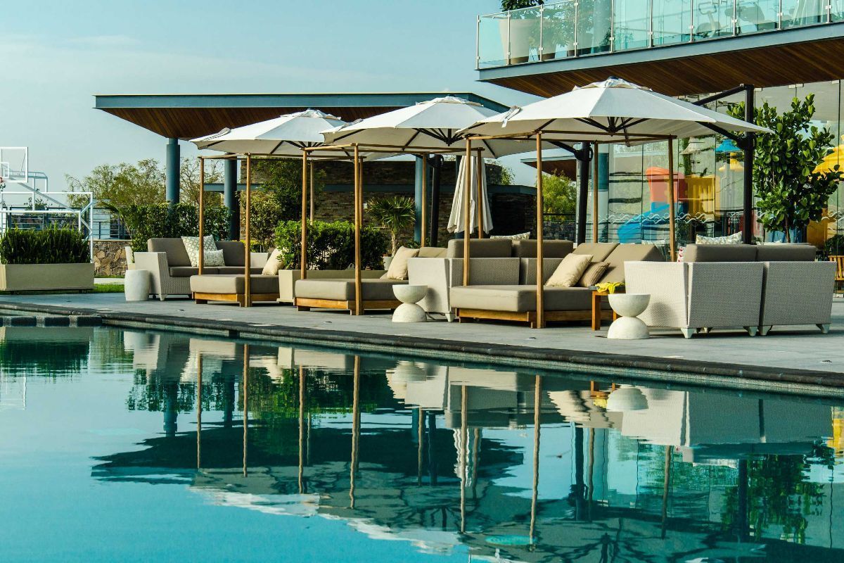 33 of 36: Alberca del club